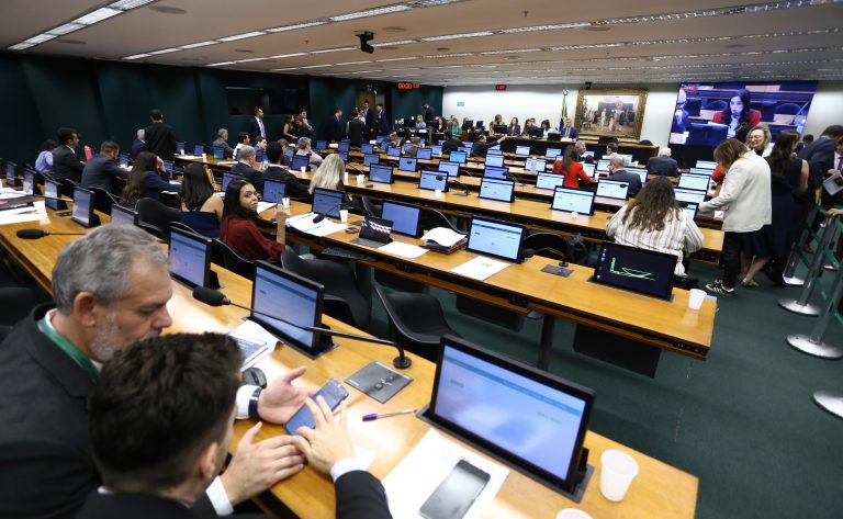 comissao-aprova-seis-projetos-que-criam-datas-comemorativas