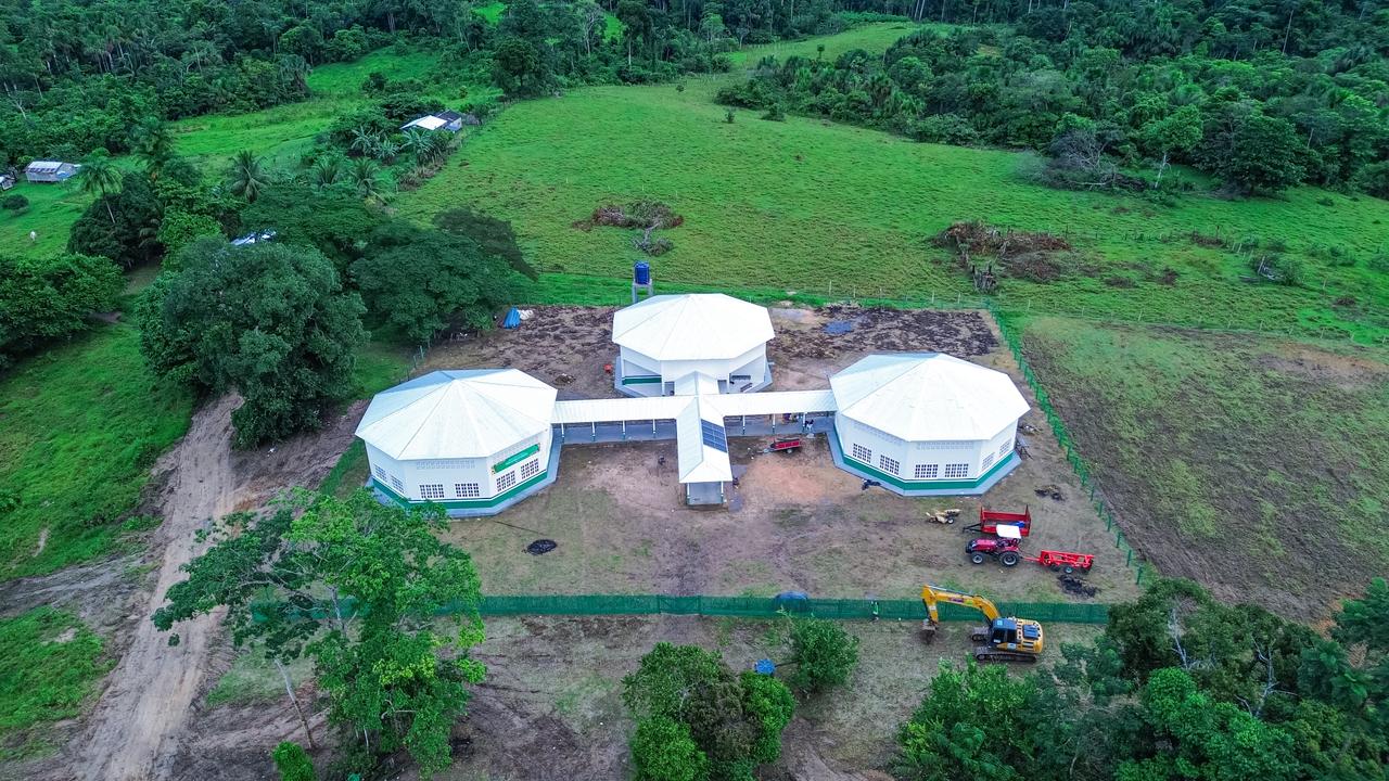 governo-entrega-escola-modelo-na-terra-indigena-nukini-no-rio-moa,-em-mancio-lima 
