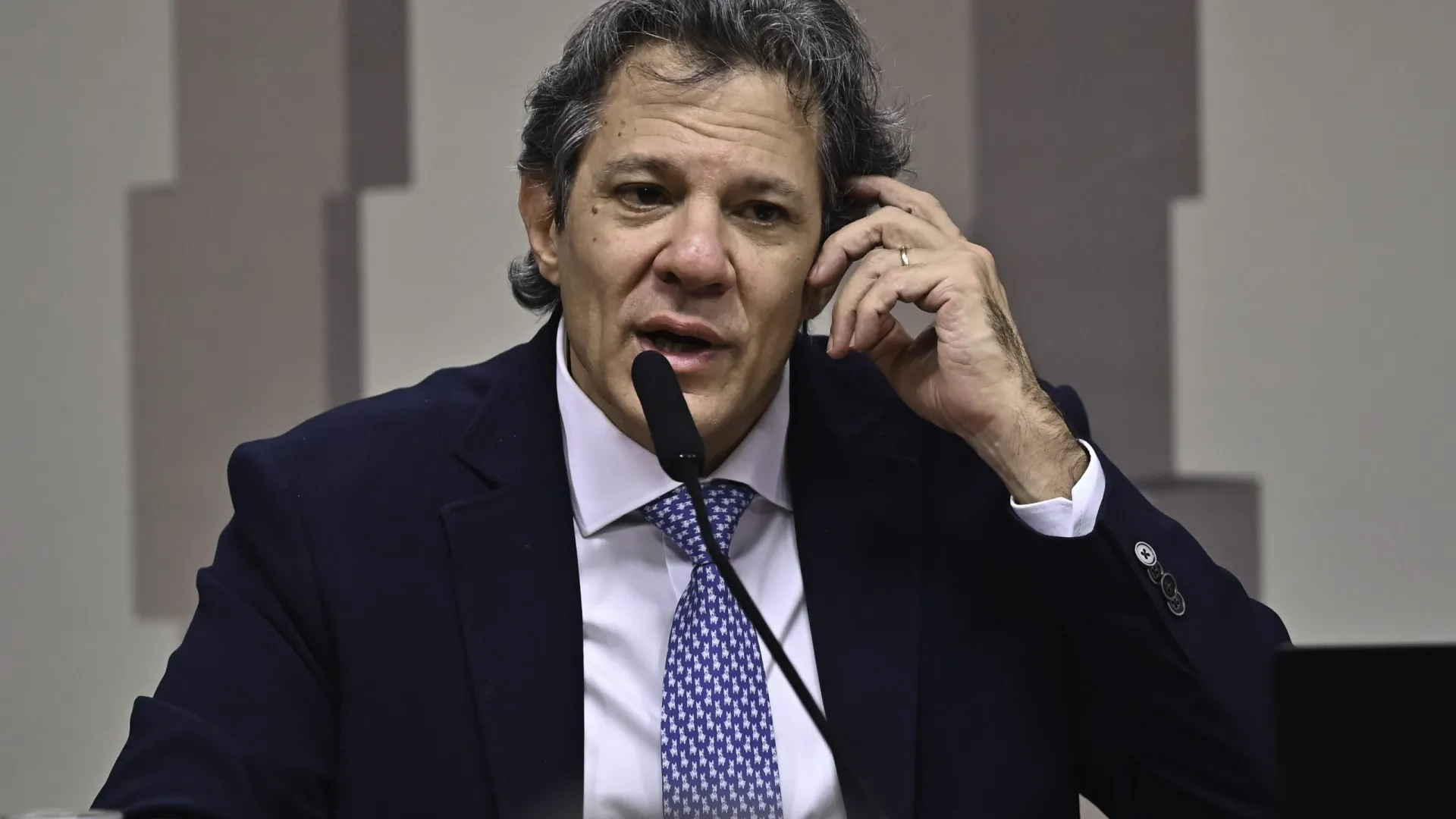 lula-ve-caminho-para-o-fim-da-escala-6×1,-afirma-haddad