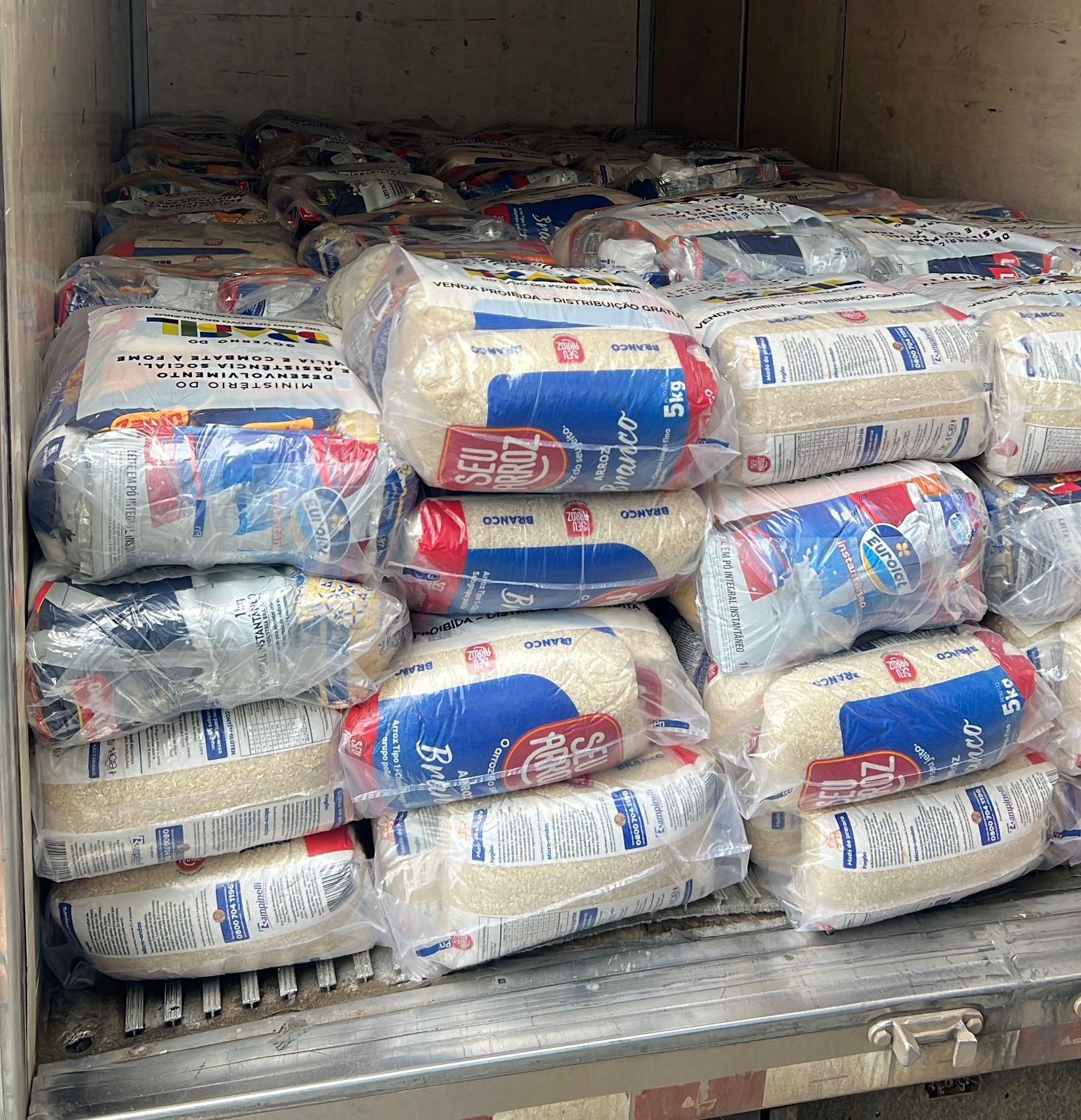 governo-envia-cestas-basicas-e-colchoes-para-familias-atingidas-pela-cheia-em-cruzeiro-do-sul