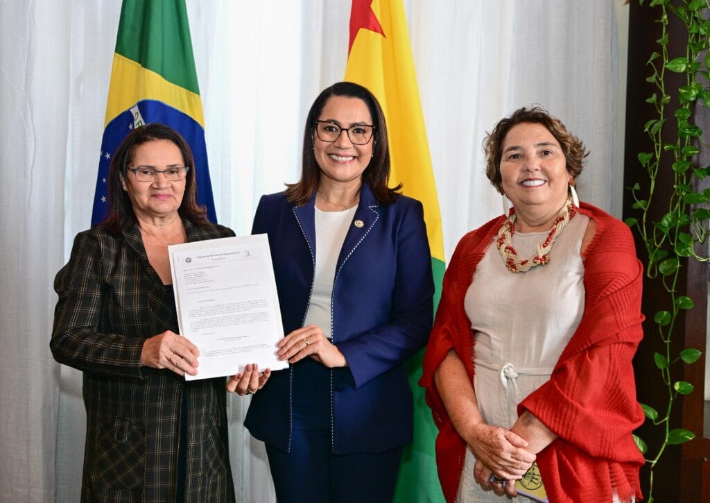 mailza-assis-recebe-lista-triplice-e-decidira-novo-conselheiro-do-tce
