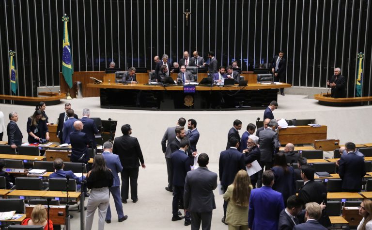 camara-rejeita-mudanca-feita-pelo-senado-na-medida-provisoria-do-seguro-defeso