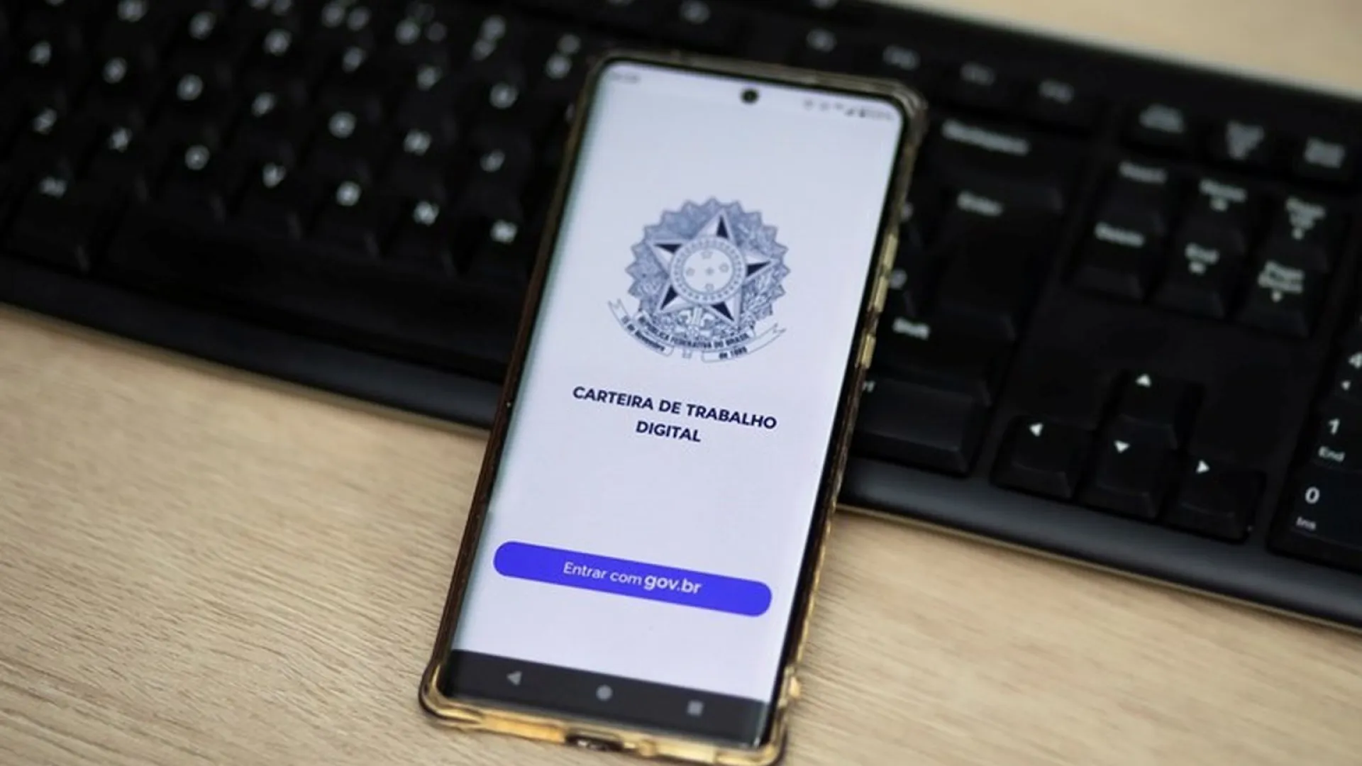 pesquisa-revela-que-brasileiro-prefere-emprego-com-carteira-assinada