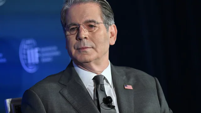 bessent-diz-que-tarifas-de-trump-poderao-ser-restauradas-ao-nivel-anterior-ate-julho