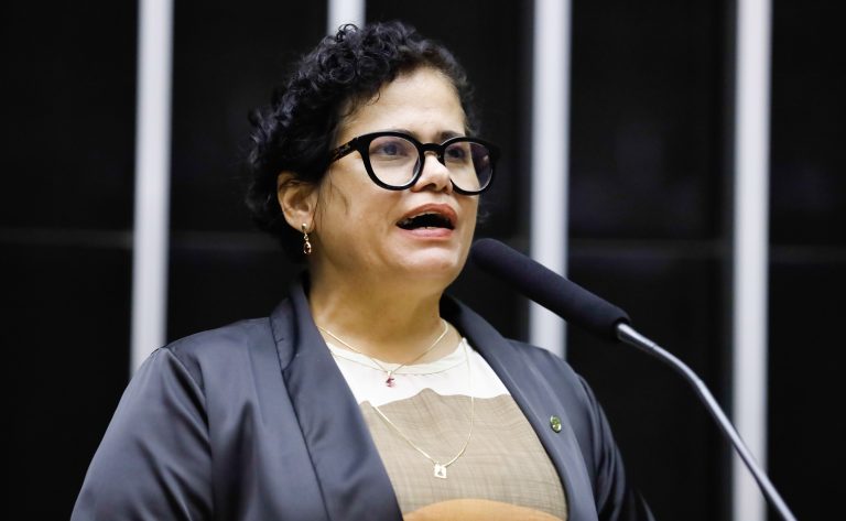 projeto-vincula-cota-minima-de-candidatas-a-proporcao-de-mulheres-na-populacao