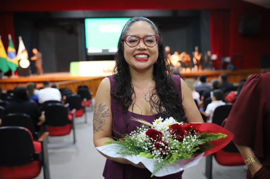 ‘eu-sonho-em-transformar-a-vida-dos-estudantes’,-diz-professora-empossada-no-concurso-da-educacao