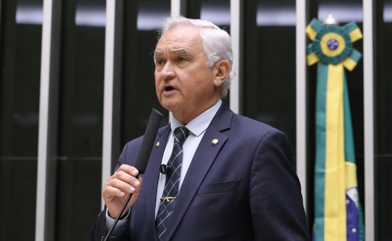 comissao-aprova-novas-regras-para-naturalizacao-de-imigrantes-no-brasil