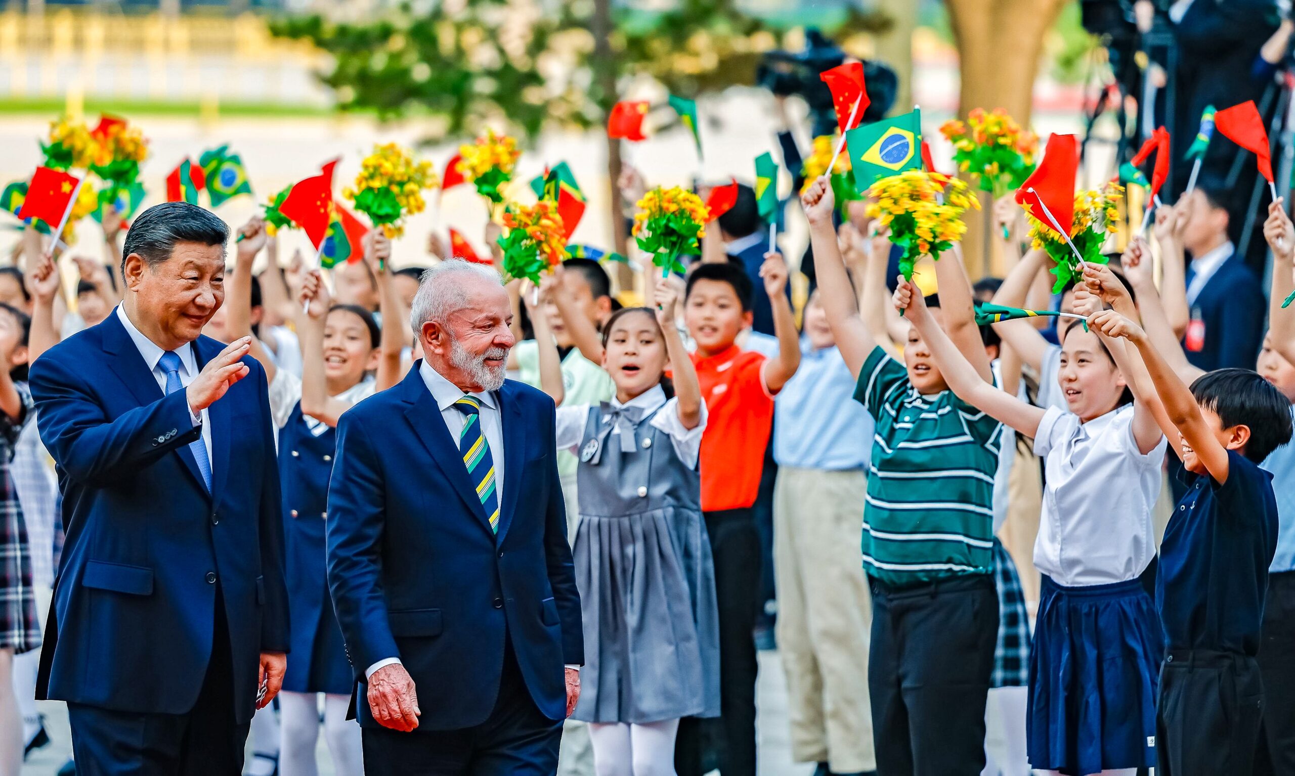 pacotes-de-inteligencia-artificial-expoem-dilema-do-brasil-na-disputa-entre-eua-e-china