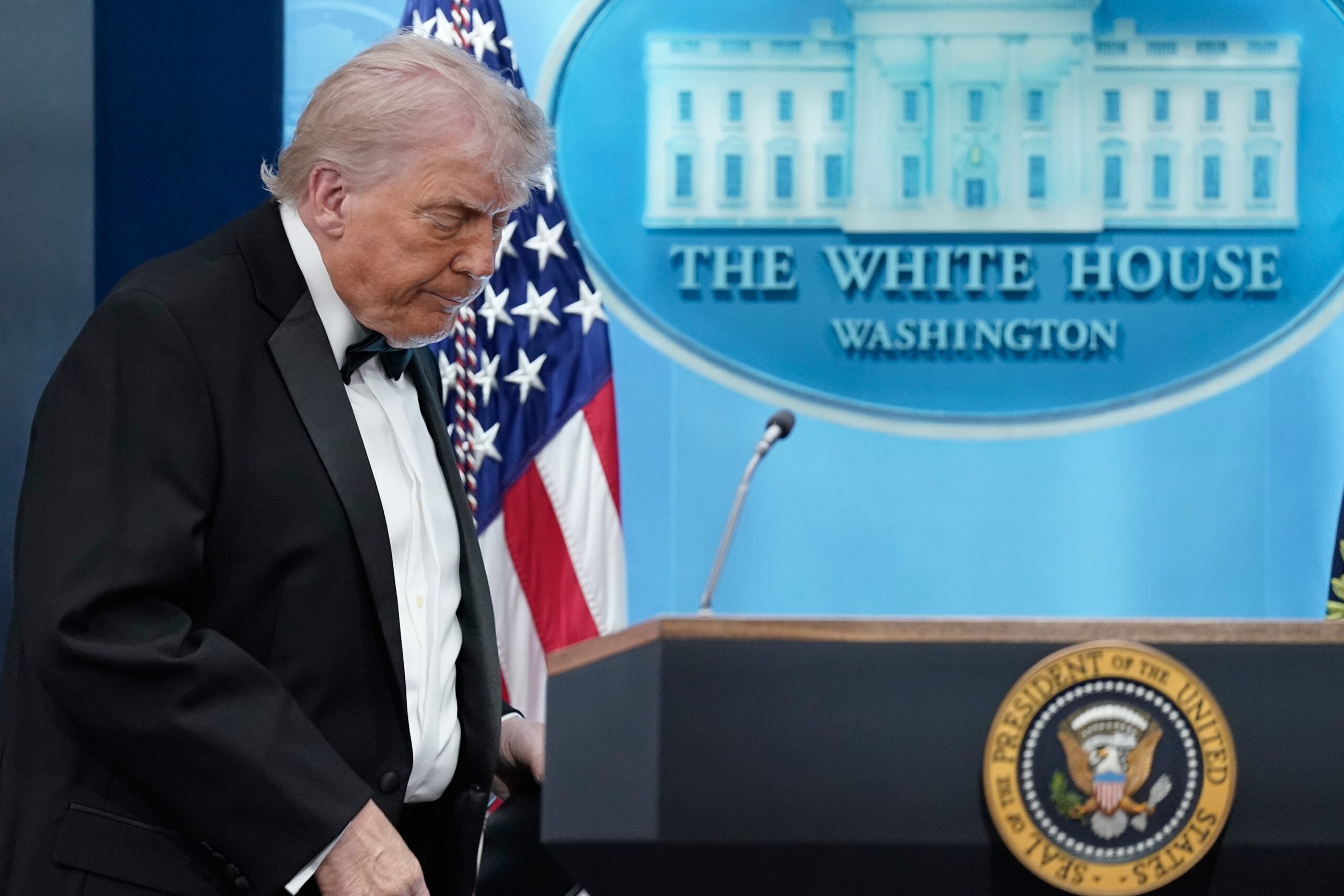 trump-diz-que-atirador-nao-chegou-perto-do-salao-em-jantar-e-fala-em-‘fim-proximo’-da-guerra-com-o-ira