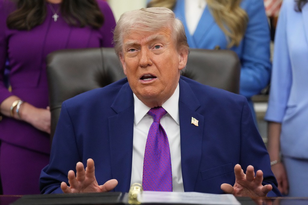 cuba-esta-pedindo-ajuda,-e-eua-vao-conversar-com-havana,-diz-trump