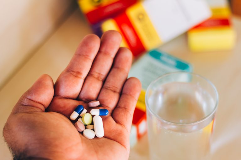 comissao-debate-acesso-a-medicamentos-estrategicos-no-sus-e-precos-de-mercado