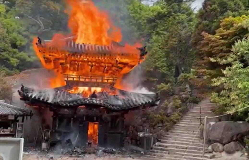 templo-budista-que-abrigava-‘chama-eterna’-pega-fogo-no-japao