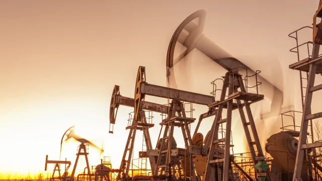 petroleo-abre-a-semana-abaixo-de-us$-100-diante-de-possivel-acordo-entre-ira-e-eua