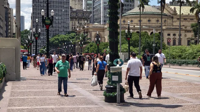 pobreza-cai-a-menor-nivel-da-serie-historica-nas-metropoles-brasileiras,-mas-desigualdade-sobe