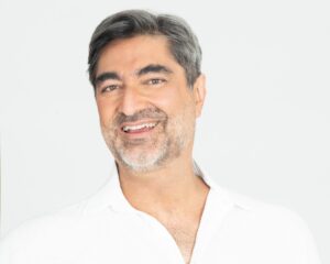 Governo promove palestra com Zeca Camargo sobre transformação profissional