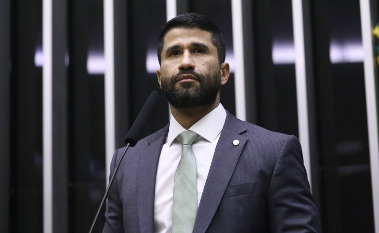 comissao-aprova-proposta-que-reconhece-certificacao-de-bombeiro-mergulhador
