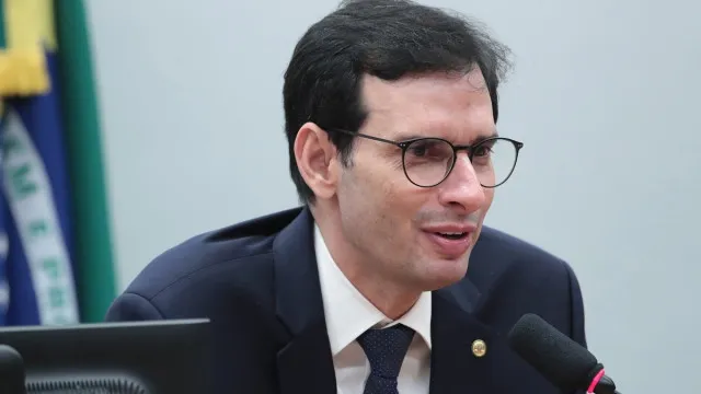 relator-mudara-projeto-de-lei-sobre-6×1-para-evitar-impacto-de-horas-extras-sobre-empresas