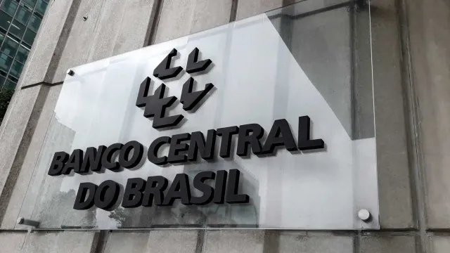 bc-corta-selic-em-0,25-ponto-pela-3a-vez,-para-14,25%-ao-ano,-e-mantem-indefinicao-sobre-futuro