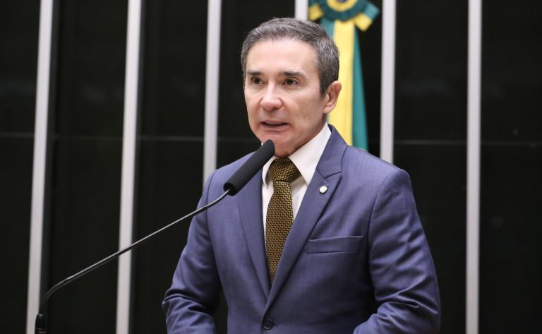 comissao-aprova-proposta-que-cria-politica-de-integracao-de-tecnologia-na-educacao-basica