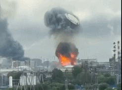video:-ataque-de-drone-faz-teto-de-refinaria-‘voar-pelos-ares’-em-moscou,-na-russia