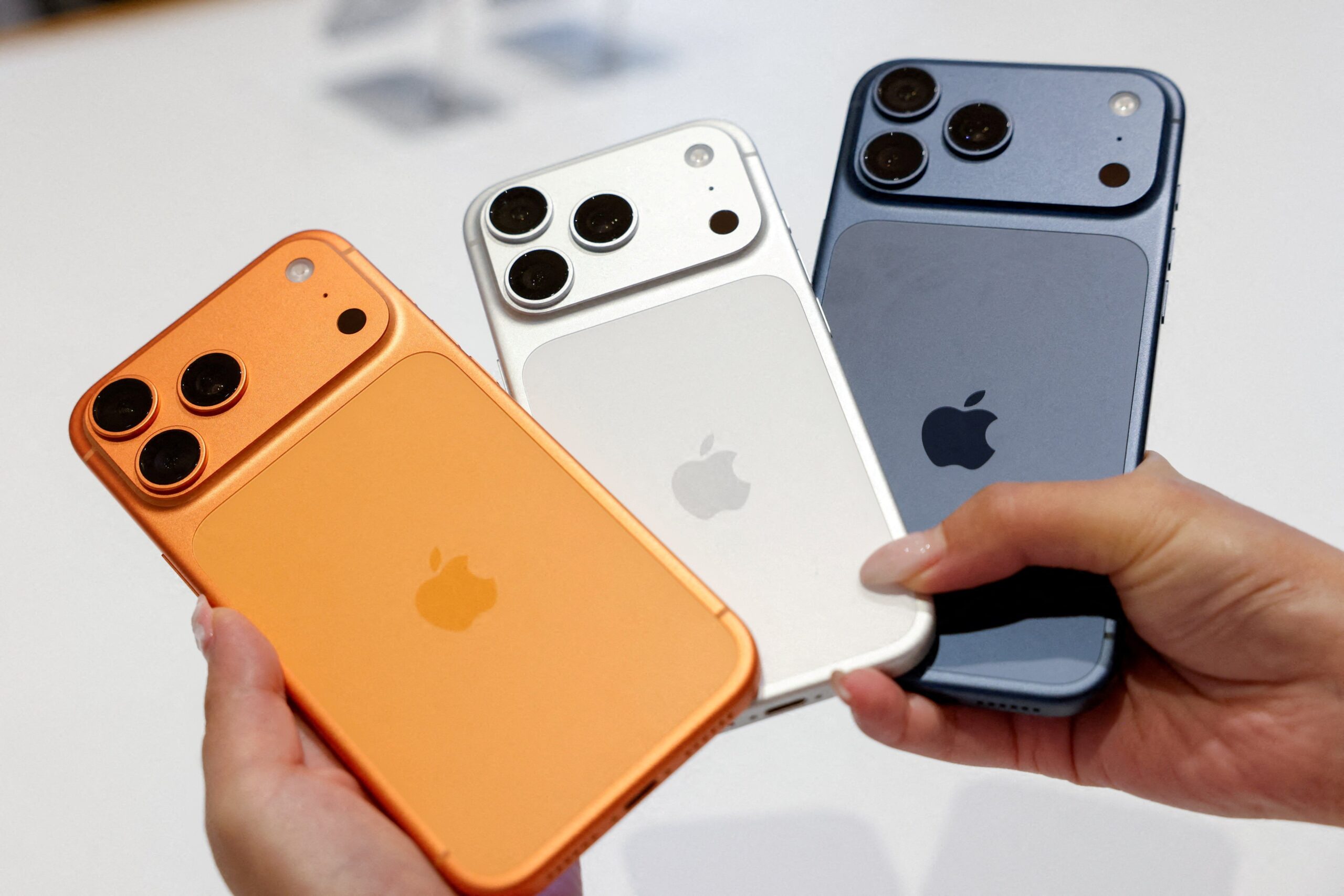 apple-deve-aumentar-precos-por-conta-de-alta-nos-custos-de-chips,-diz-jornal