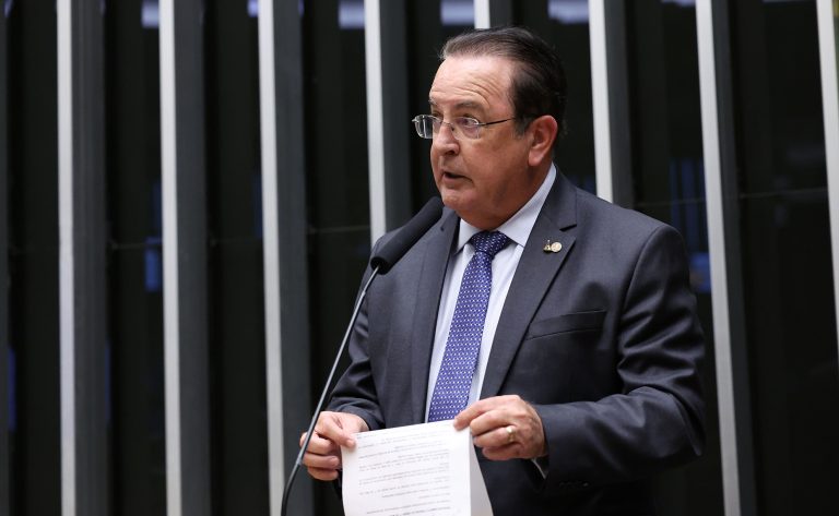 comissao-aprova-projeto-que-autoriza-extensao-de-estagio-apos-conclusao-de-curso-superior