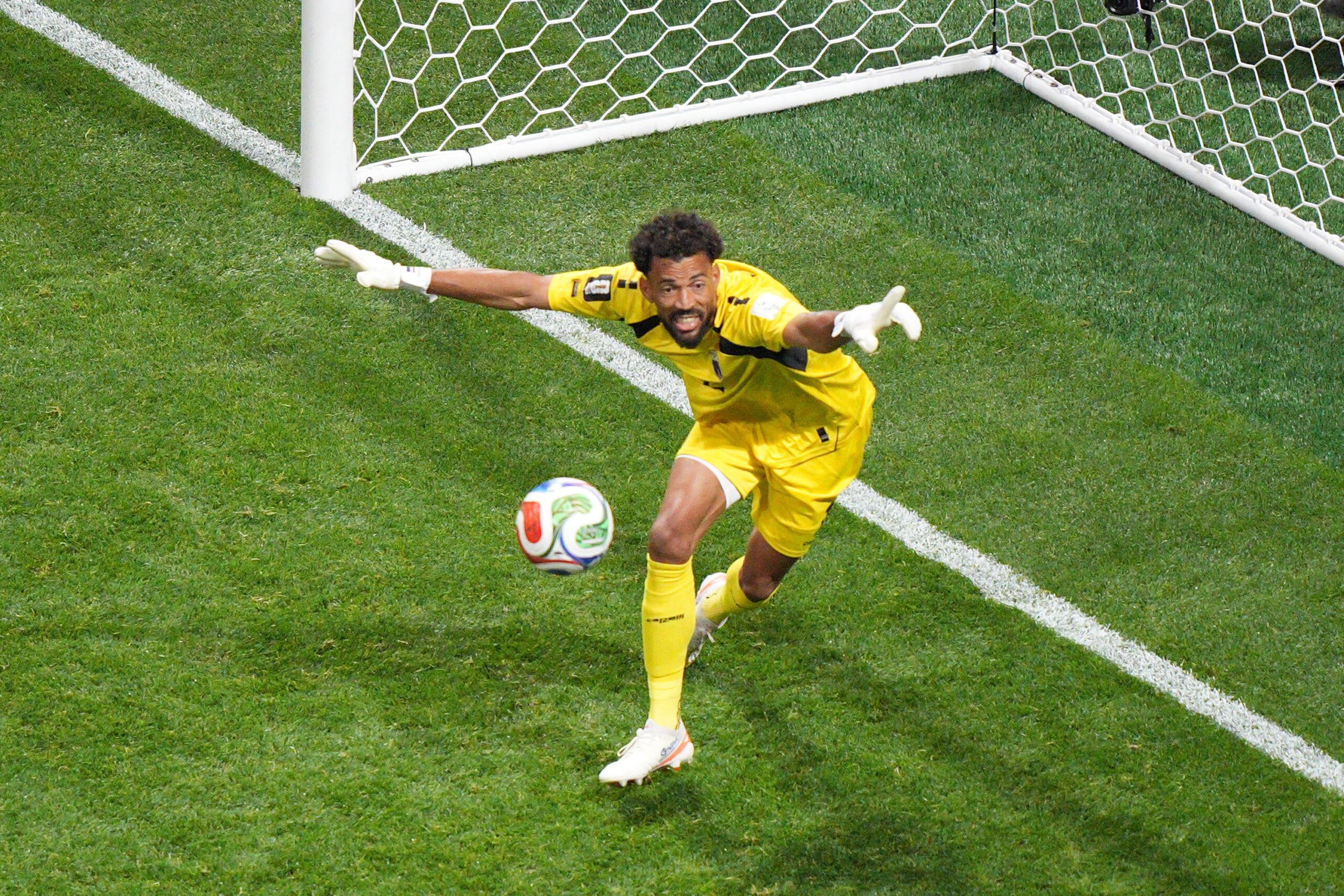 memes:-vozinha,-goleiro-de-cabo-verde,-diverte-nas-redes-apos-defesas-em-jogo-contra-espanha;-veja-reacoes