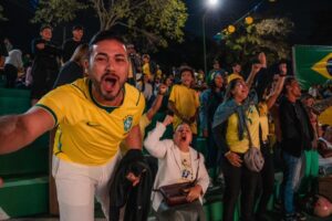 Torcida acreana se reune na Concha Acústica para assistir à terceira partida da Copa Do Mundo