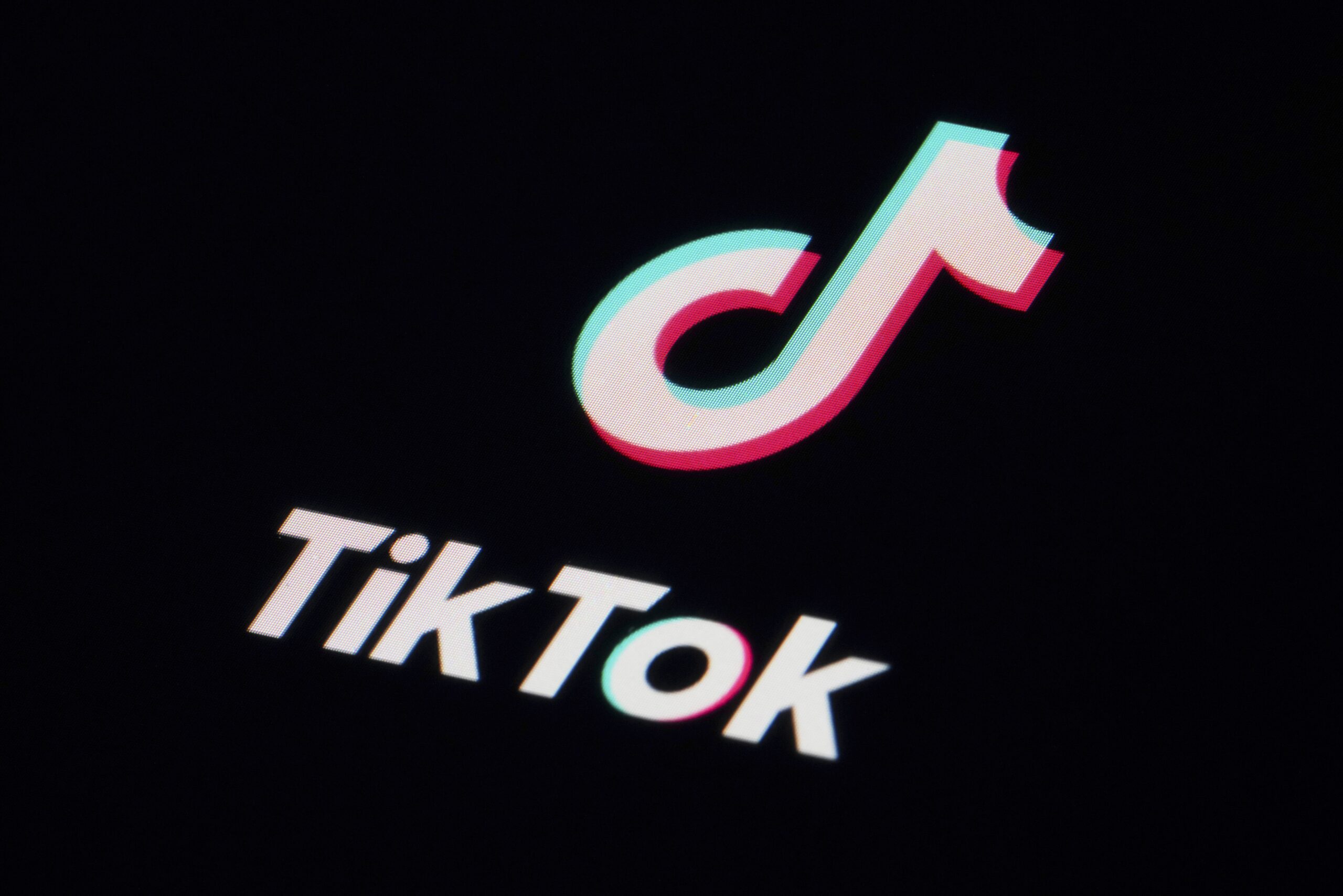 uniao-europeia-acusa-tiktok-de-expor-criancas-a-riscos-online