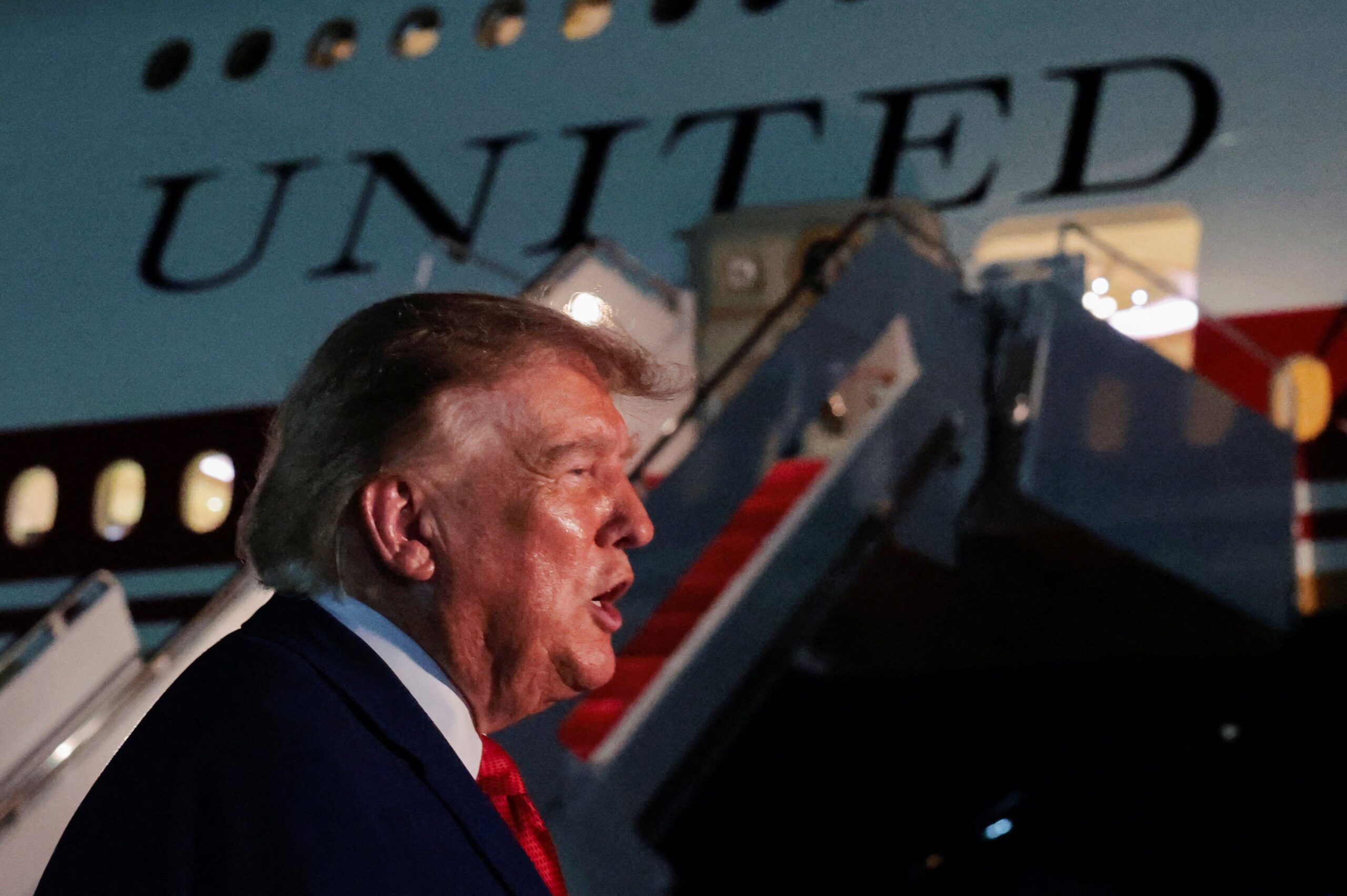voo-secreto-de-trump:-cia-detectou-ameaca-de-lancamento-de-missil-contra-air-force-one,-diz-tv