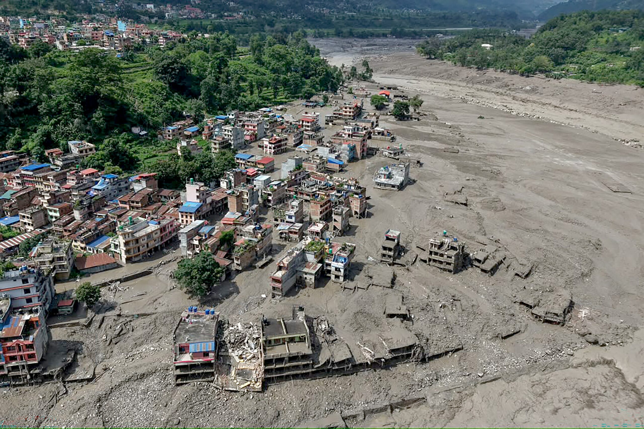 sobrevoo-mostra-devastacao-apos-enchente-sem-precedentes-entre-nepal-e-tibete;-veja-video