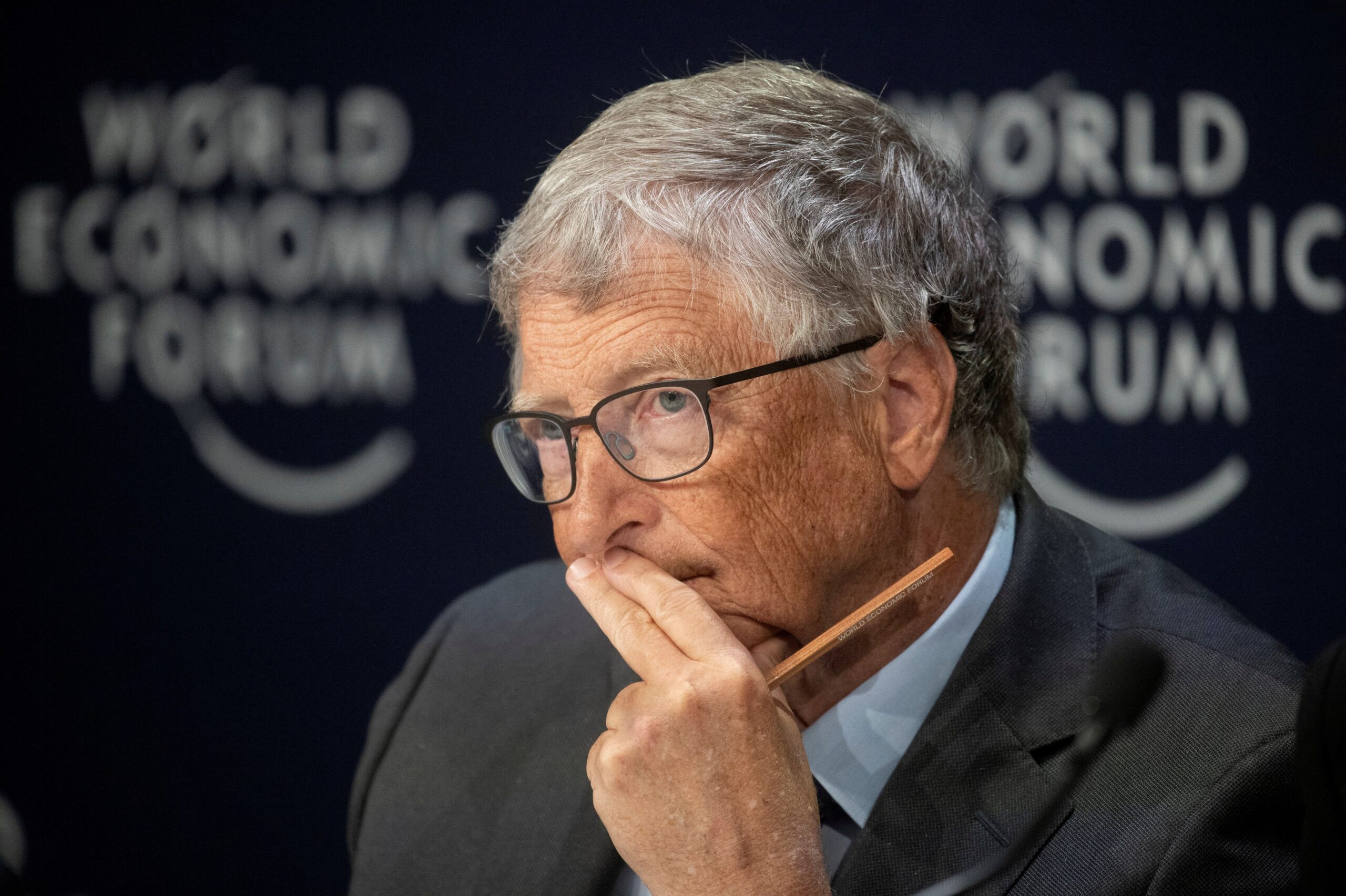 bill-gates-alerta-para-perigos-da-ia-e-quer-discutir-regras-com-xi-jinping,-presidente-da-china