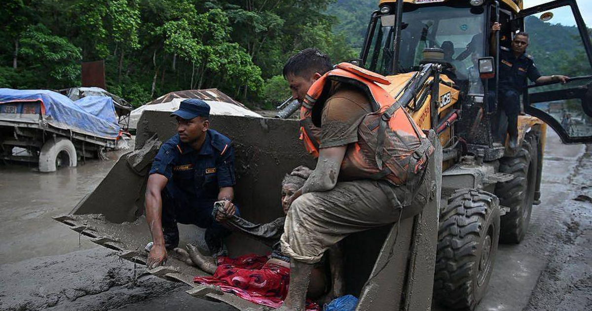 Novo transbordamento interrompe buscas após tragédia que deixou quase 500 mortos no Nepal e Tibete