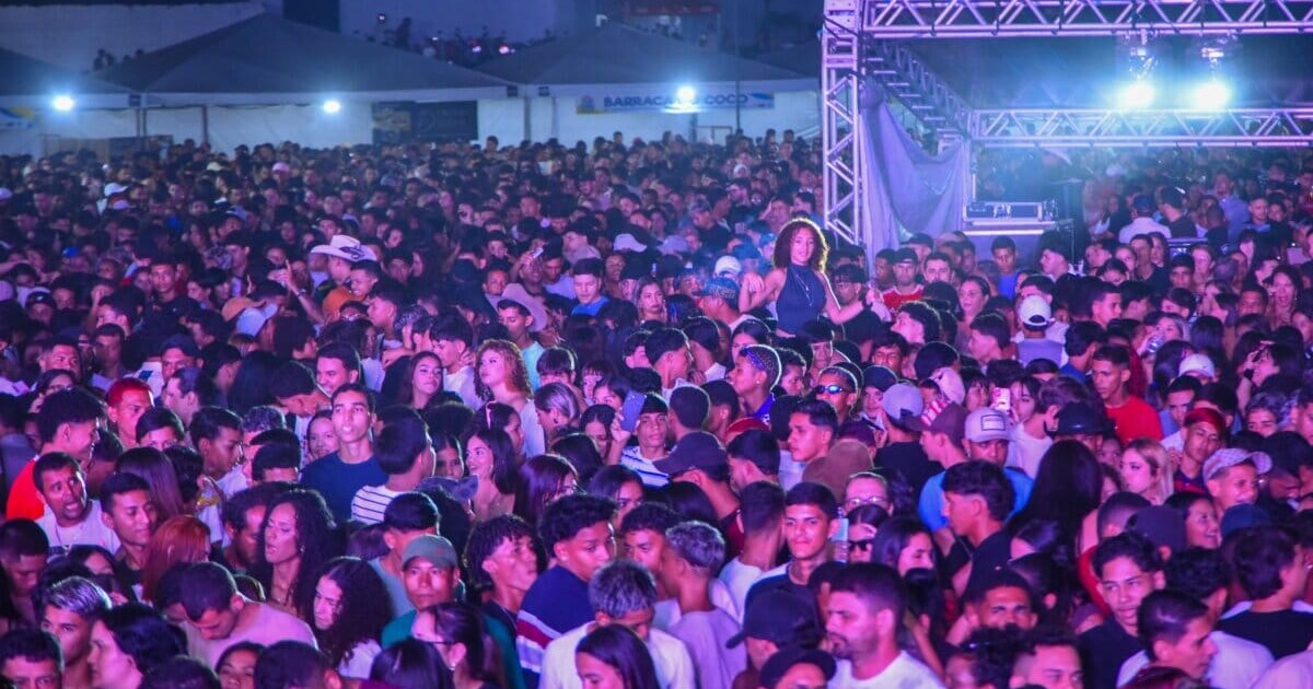 Público acompanha show no Festival da Farinha em Cruzeiro do Sul