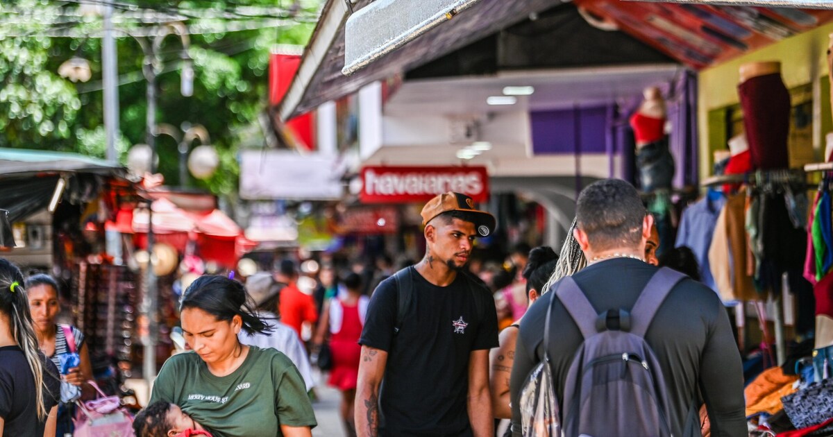 Movimento de pessoas no centro de Rio Branco