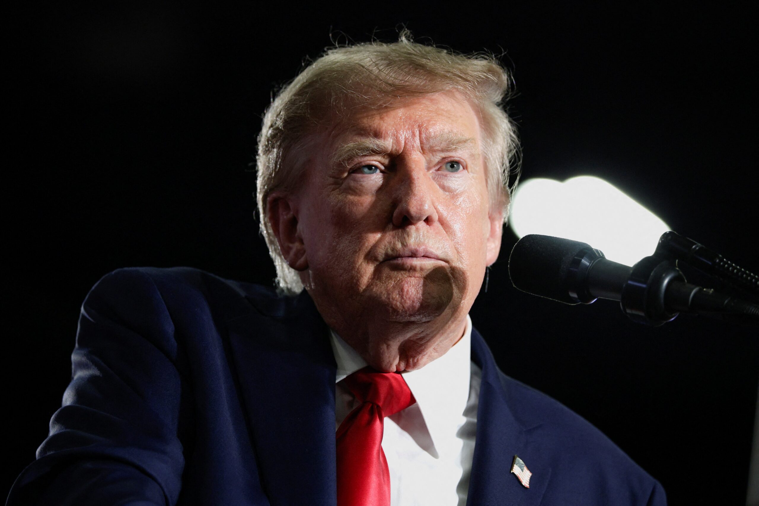 trump-diz-que-termo-‘inteligencia-artificial’-nao-e-bom-e-cria-enquete-para-mudar-nome-da-tecnologia