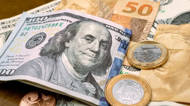 dolar-sobe-e-bolsa-cai-com-eleicoes-e-cenario-fiscal-no-radar-dos-investidores