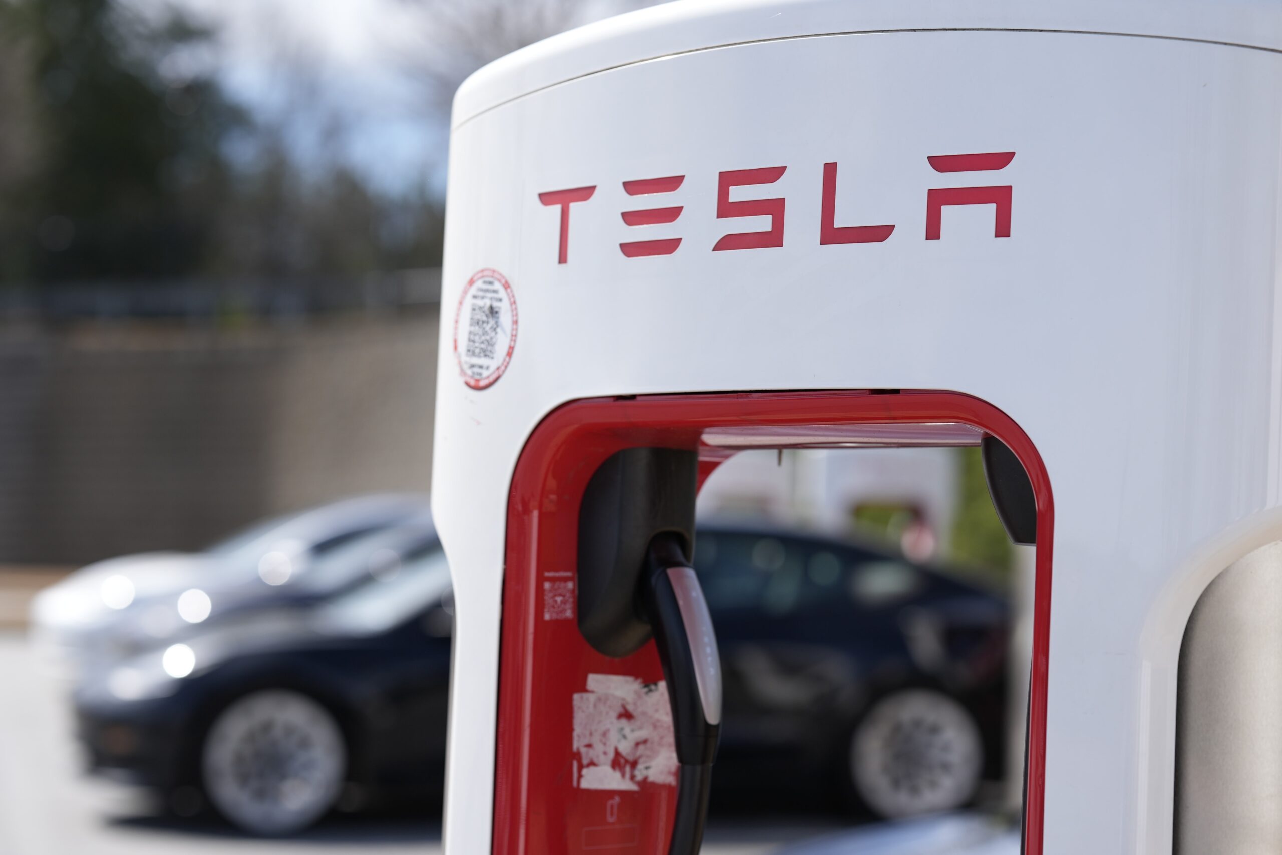 tesla-enfrenta-julgamento-por-suposta-discriminacao-contra-trabalhadores-negros