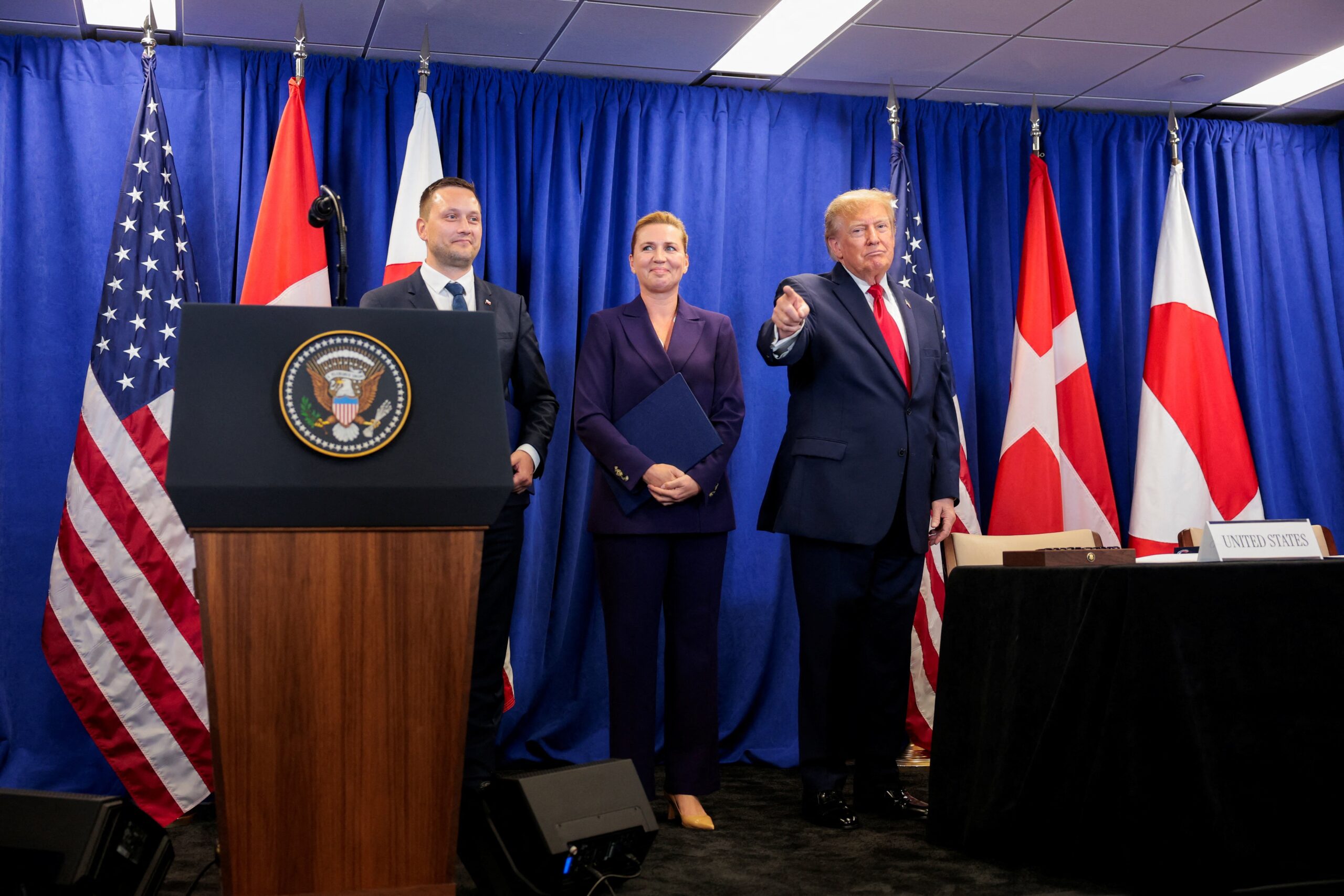 trump-assina-acordo-de-seguranca-com-groenlandia:-‘nao-queremos-adversarios-chegando-perto’