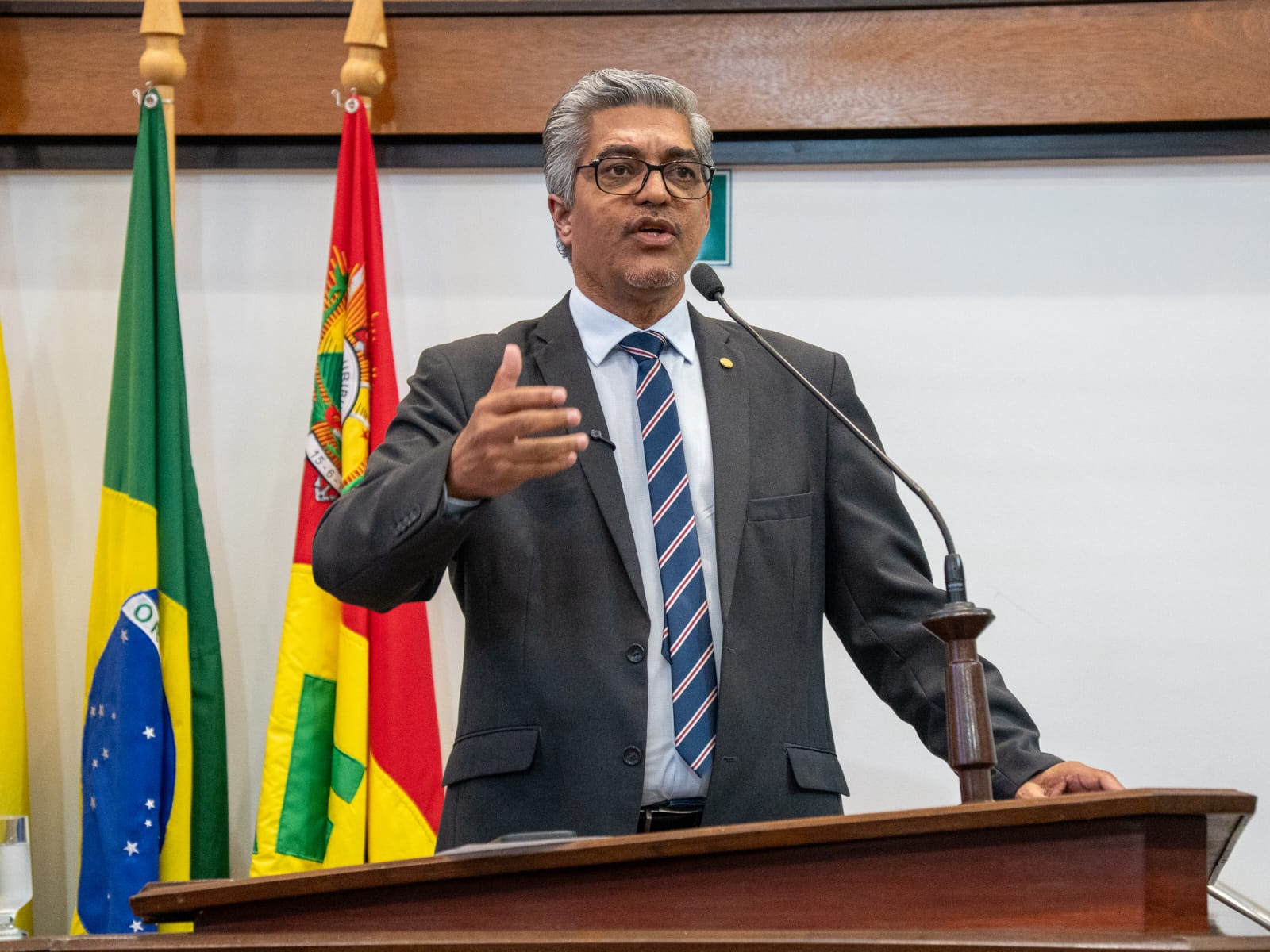 edvaldo-magalhaes-cobra-providencias-para-problemas-na-merenda-e-no-transporte-escolar