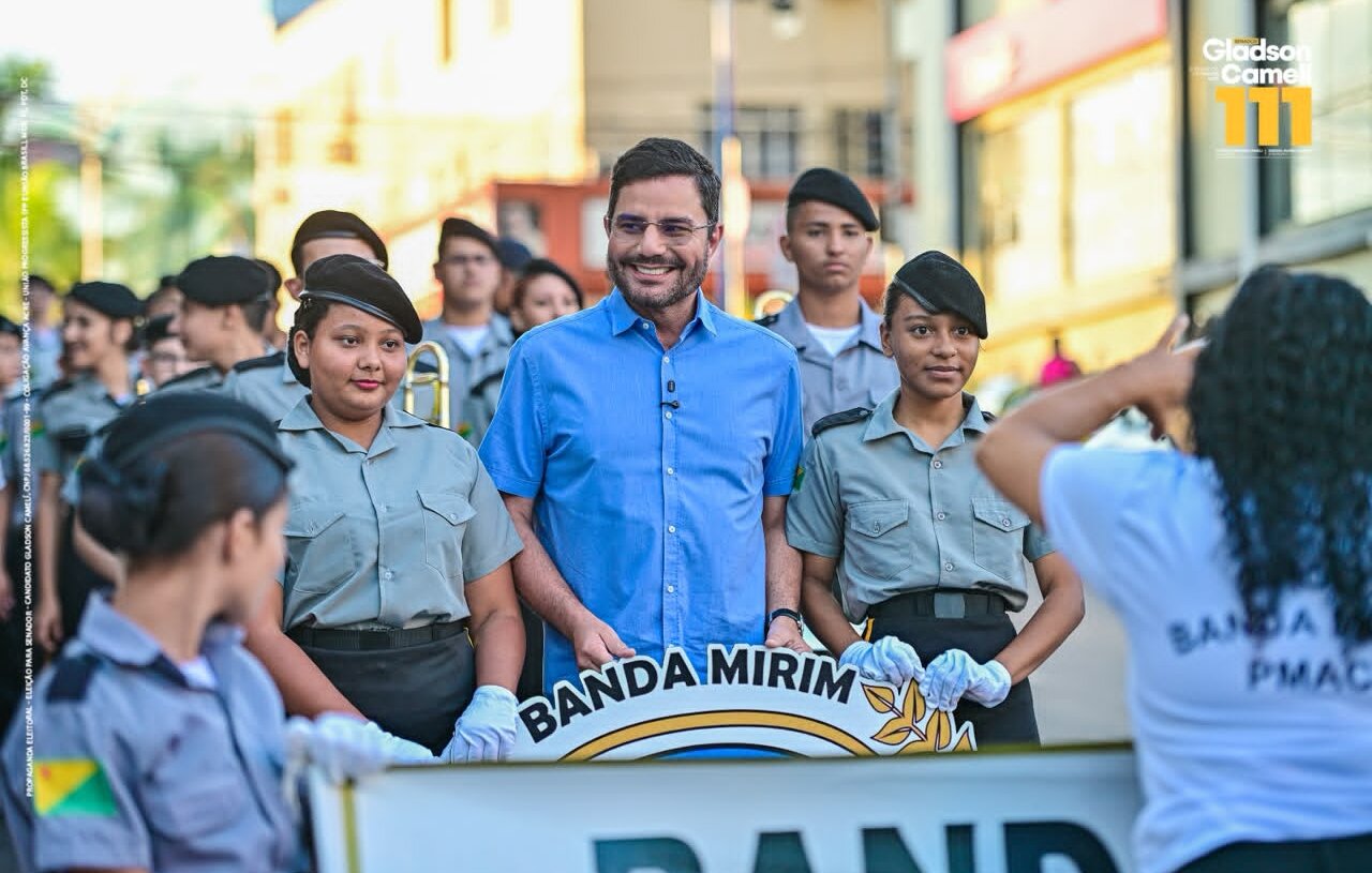 Gladson Cameli cumprimenta populares em Rio Branco