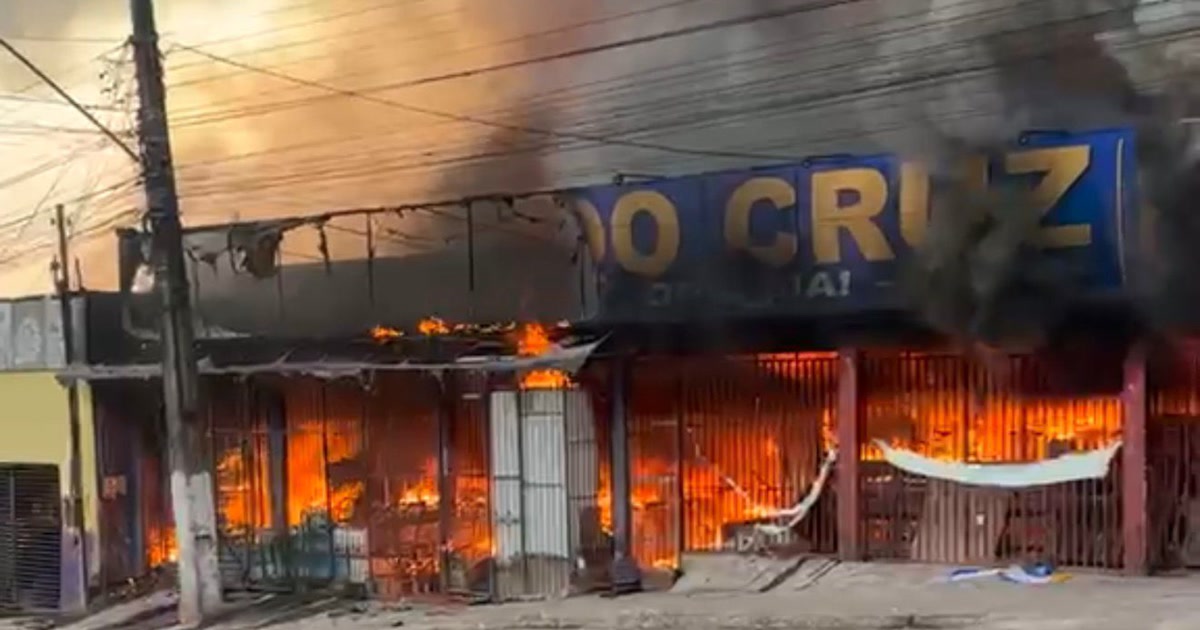 Mercado atingido por incêndio na Baixada da Sobral, em Rio Branco