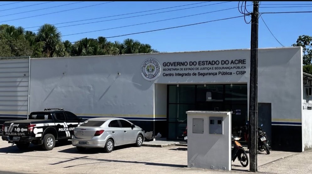 Policiais militares durante atendimento de ocorrência