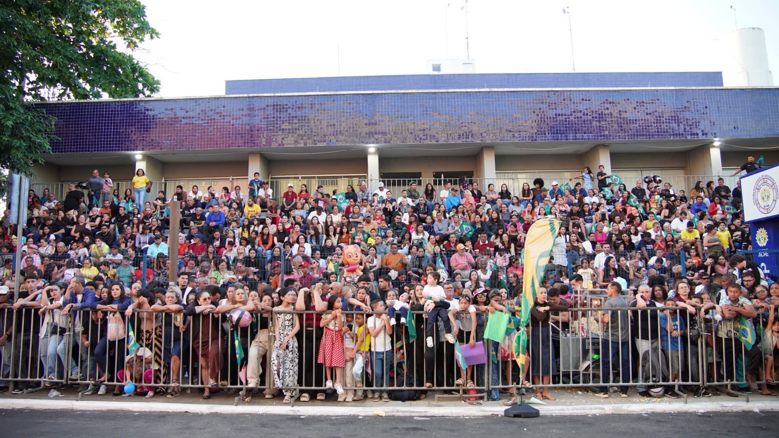 Milhares de pessoas acompanham desfile da Independência em Rio Branco