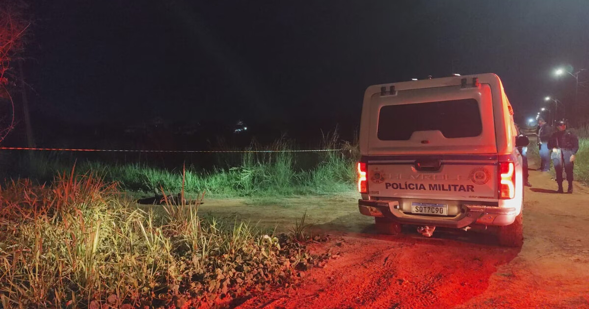 Viatura da Polícia Militar durante ocorrência no bairro Rosalinda