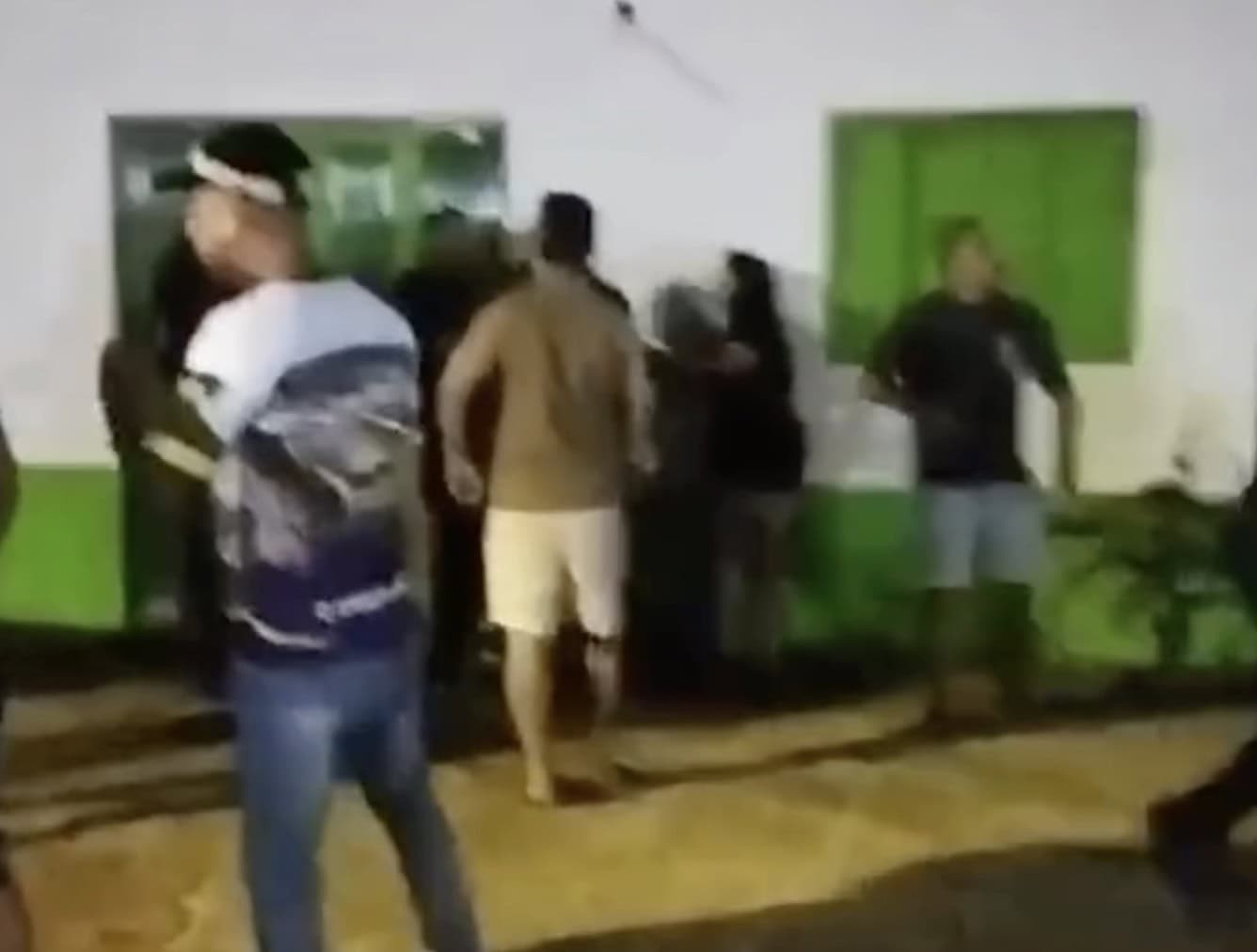 Movimentação policial após ocorrência em Candeias do Jamari