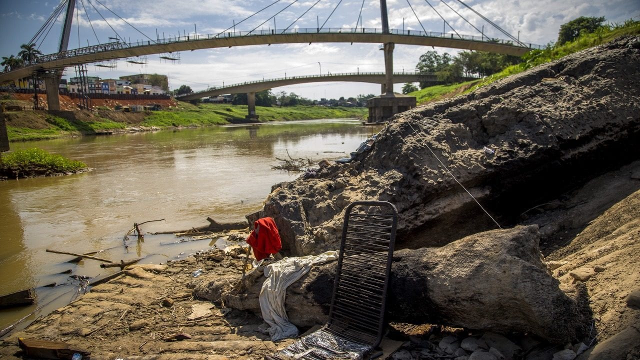 Régua de medição instalada no Rio Acre em Rio Branco