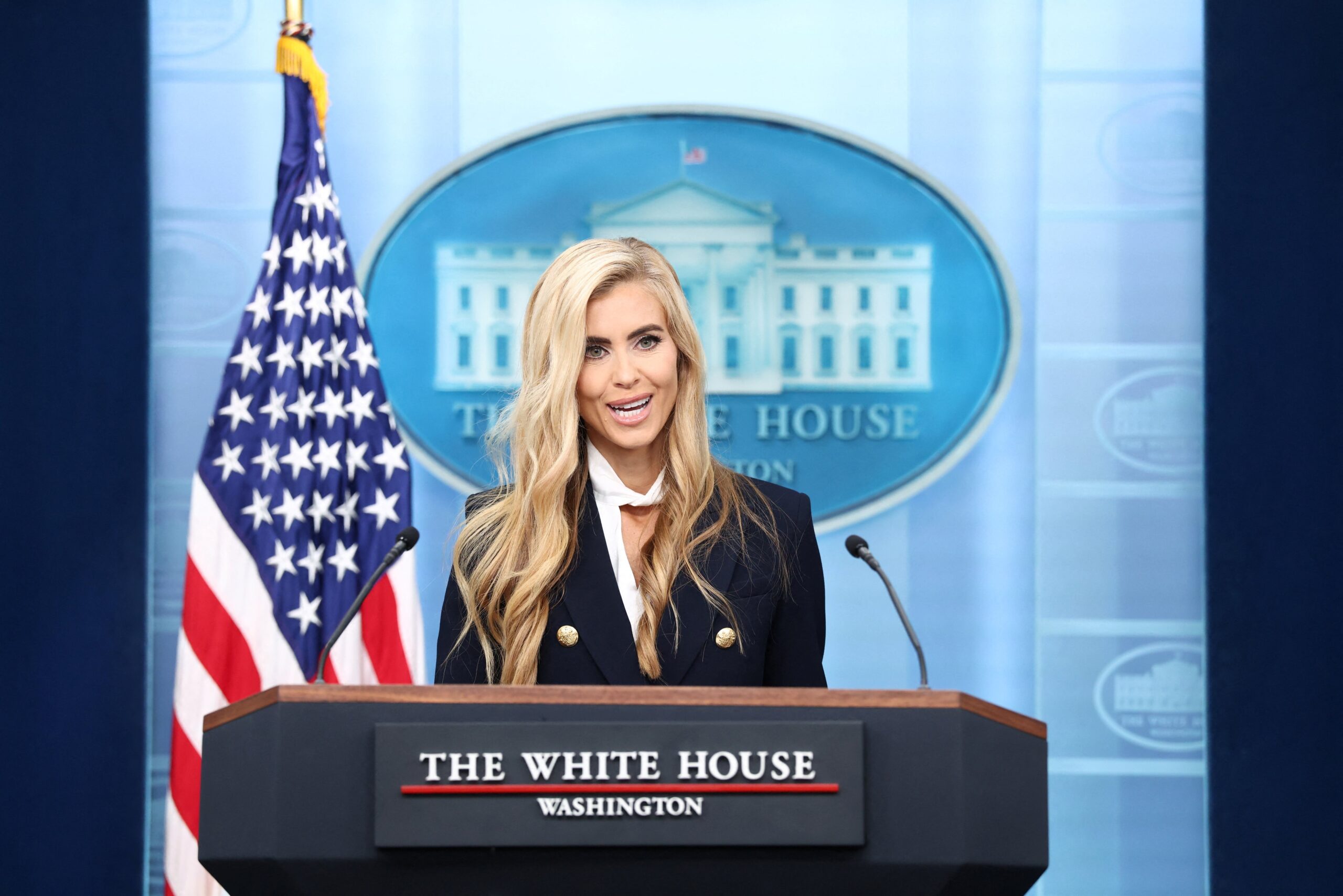 trump-afirmou-ter-recomendado-a-nova-secretaria-de-imprensa-‘reconsiderar-seu-trabalho’:-‘talvez-nao-seja-para-ela’