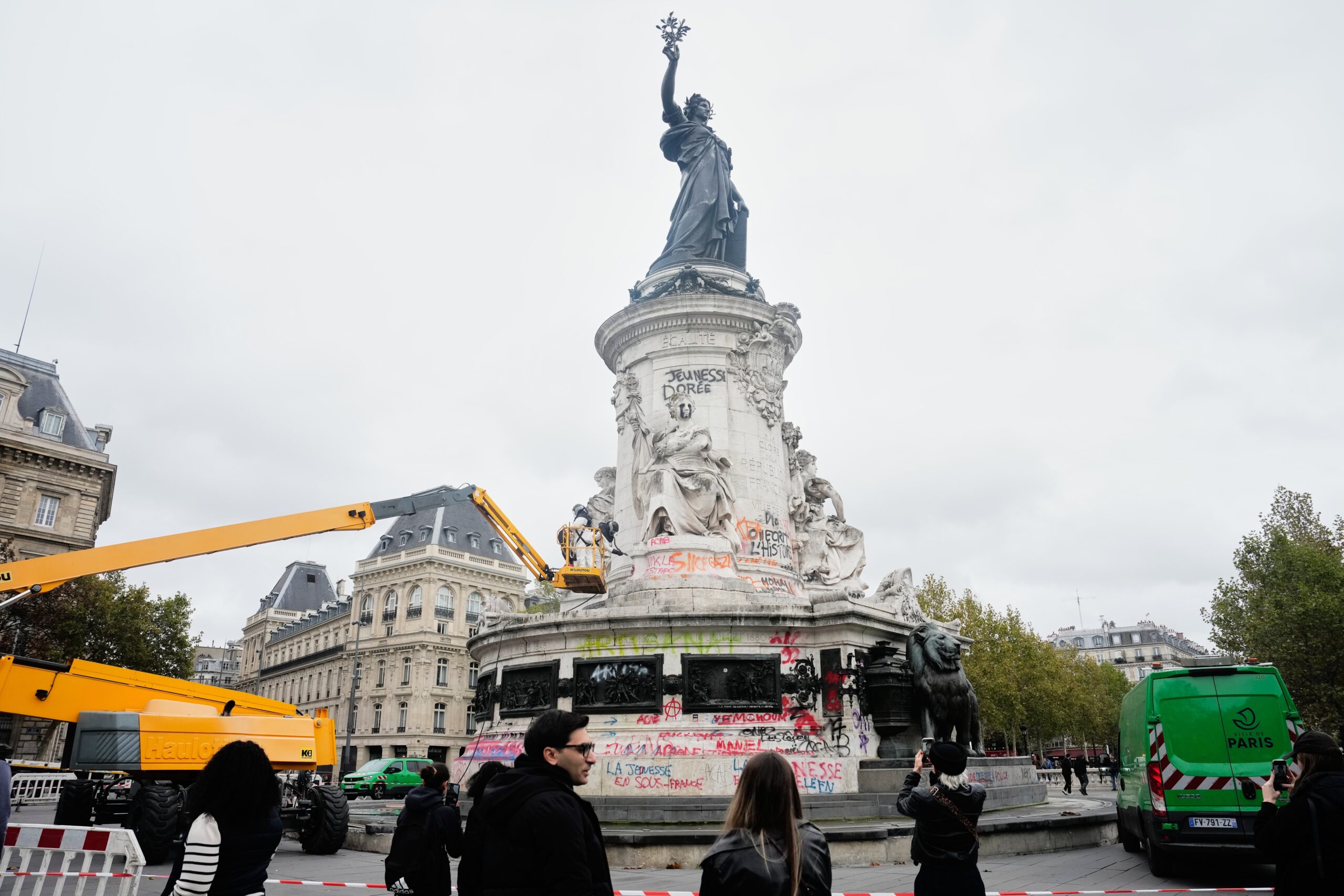 milhares-protestam-em-paris-apos-justica-derrubar-proibicao-de-manifestacao